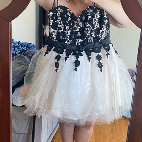 NEW! Jr Plus Party/Prom Dress - Picture 1 of 11